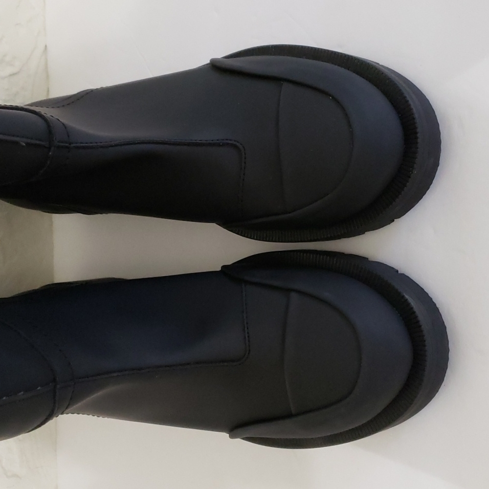 RARE ZARA Lug Sole Low Heel Black Rubberized Bloggers Favorite Size 7.5 - Picture 5 of 10
